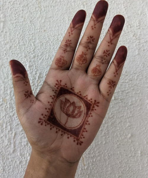Minimal Square Lotus with Bold Fingertips