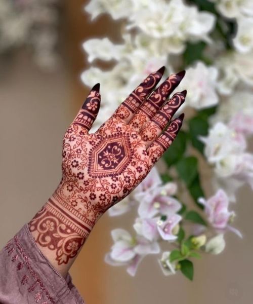 Intricate Charm with Bold Finger Tips