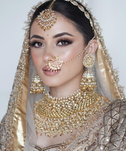 Bold Lashes, Barely-There Beauty