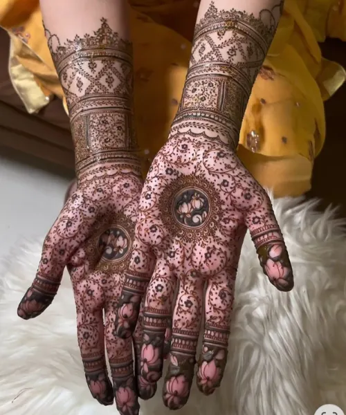 Circular Motifs with Starburst and Dot Filler Art