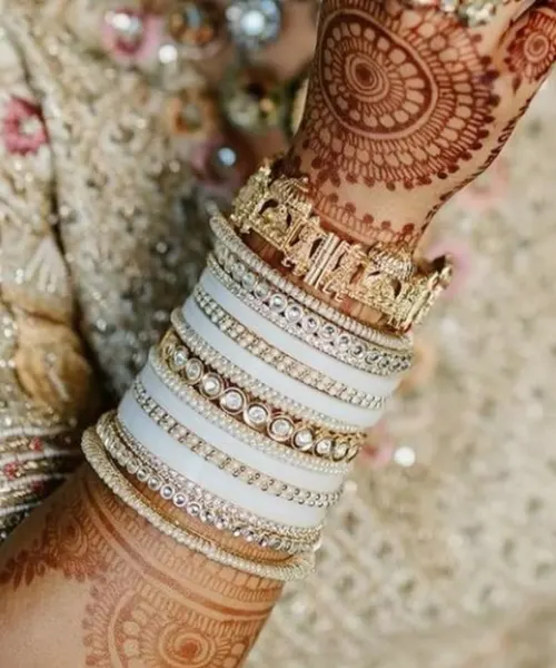 Royal White Chura with Gold Touch