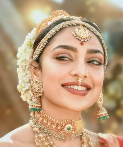 Soft Peach Glow with Sunlit Glam