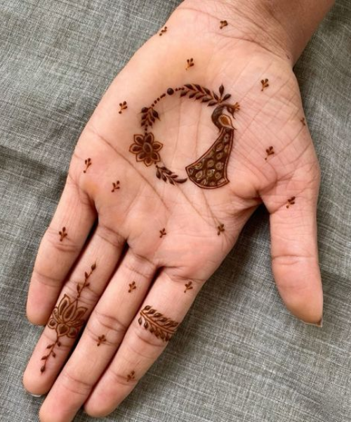 Charming Simplicity in Mehndi Art
