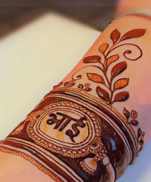 Emotive Mehndi with 'Bhai' Motif Charm