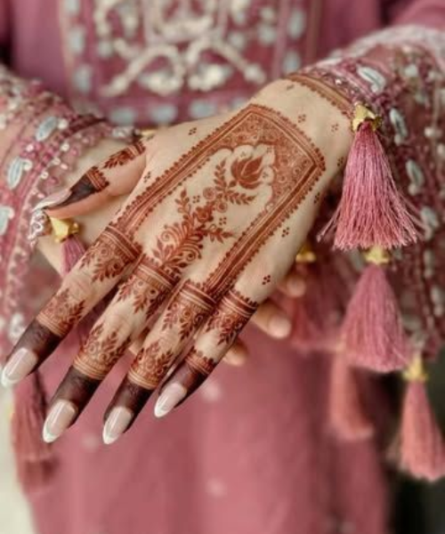 Graceful Elegance in Fine Strokes