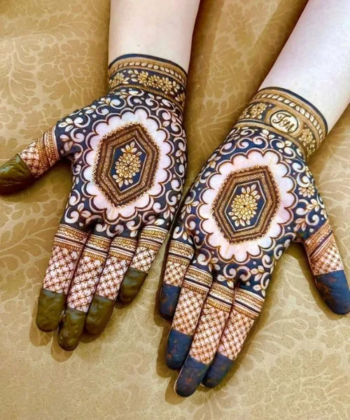 Bold and Beautiful Hand Art with Diamond Motif Center